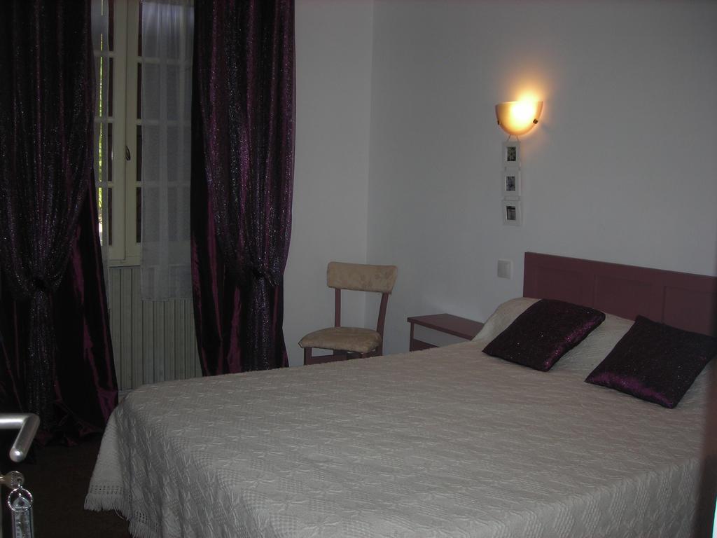 Chambres D'Hotes Et Gite Chastrusse Lanzac Habitación foto